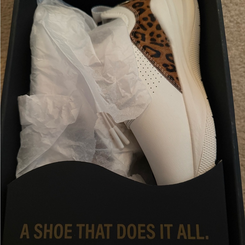 Sleek White Athletic Shoes with Breathable Design